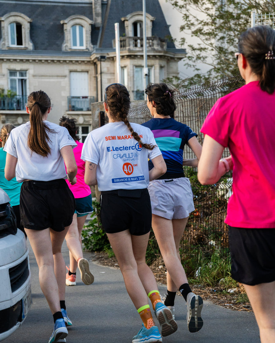 Des coureuses vues de dos pendant une sortie running